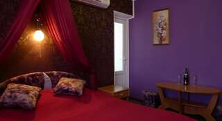 Мини-отель Мини Отель Камея Севастополь Номер с 1 двуспальной кроватью или 2 односпальными кроватями и ванной комнатой-3